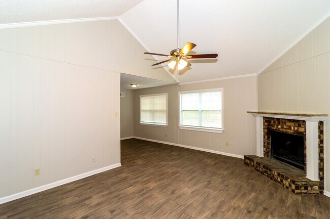 Foto del edificio - 7135 Hillshire Dr