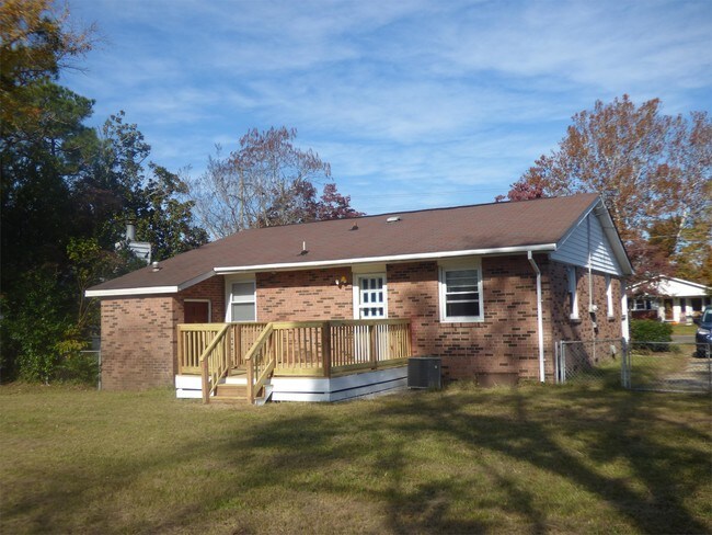 Building Photo - 4225 Knollwood Dr