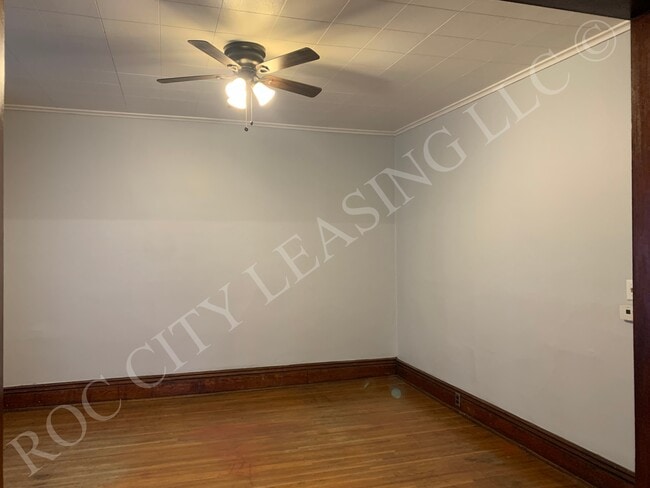 Foto del edificio - 1079 Monroe Ave