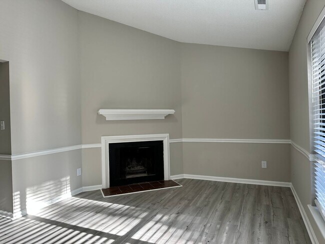Foto del edificio - 4917 Pebble Beach Dr