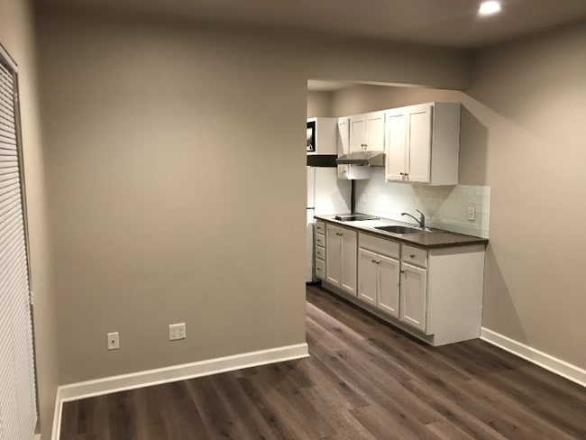 Building Photo - 201 5th Ave