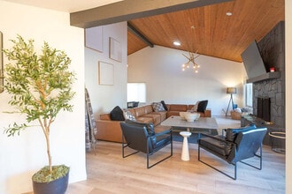 Building Photo - 4530 Red Fox Ln