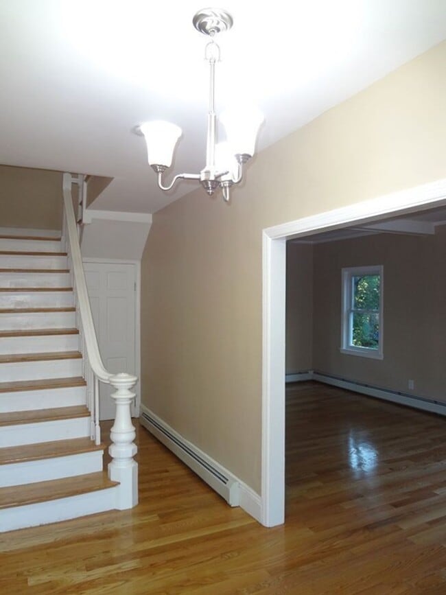 Foto del edificio - 1800 sqft 4-bed/1.5-bath Single Family Hom...