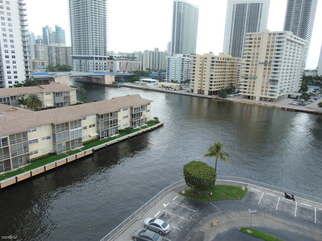 Building Photo - 2 br, 2 bath Condo - Lake Point Condo