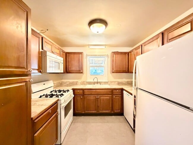 Building Photo - Ideal For Student Housing