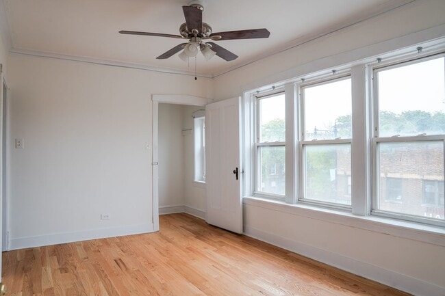 Building Photo - 3836 W Lawrence Ave