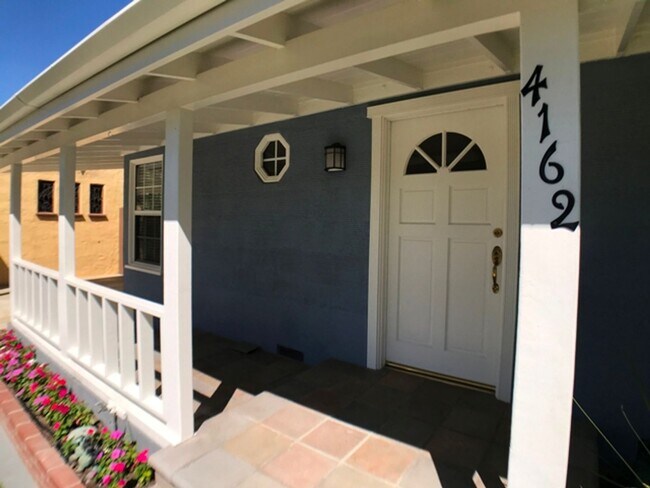 Foto del edificio - All Utilities Included! Charming Mid Centu...