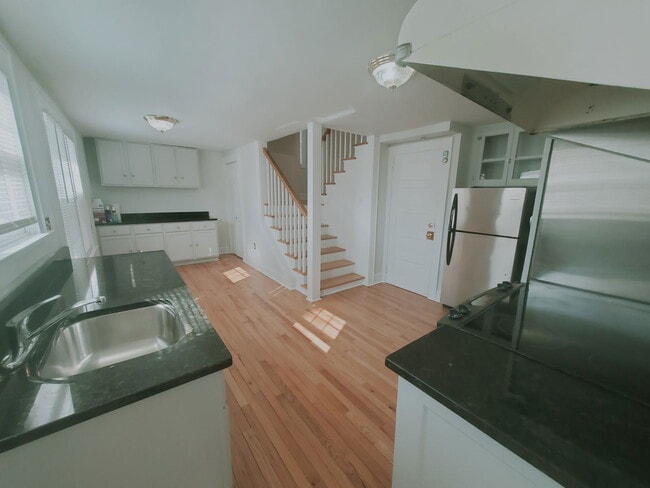 Building Photo - 12 Maplewood Terrace