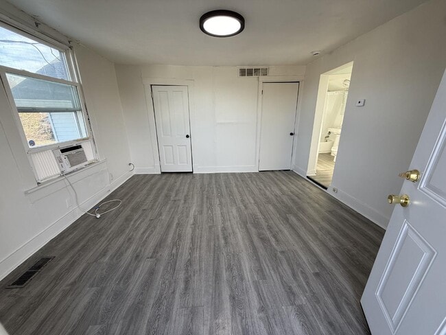 Foto del edificio - 2235 Ekin Ave