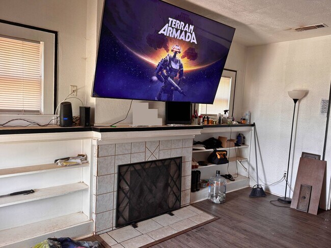 Foto del edificio - Spacious 2 bed, 1 bath home in Highland!