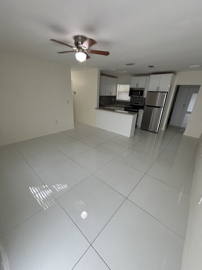 Foto del edificio - 3720 SW 46th Ave