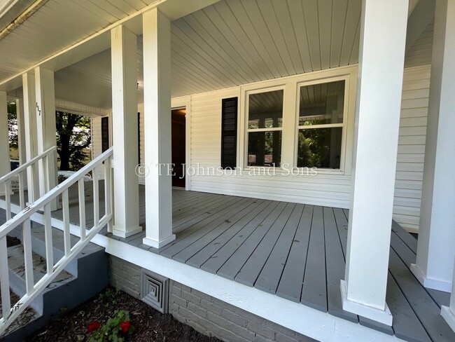 Building Photo - Charming 3 Bedroom 2 Bath Newly Renovated!