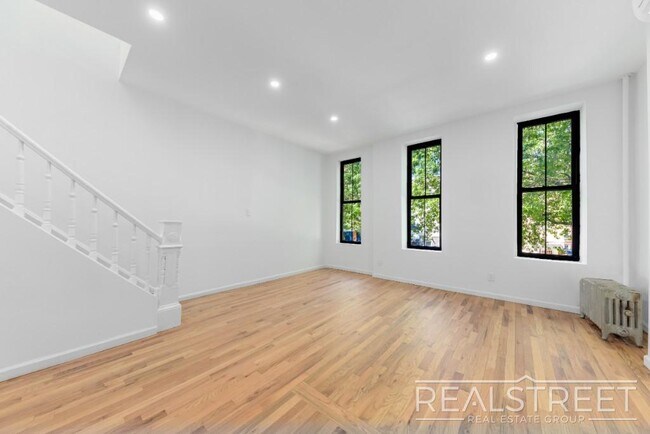 Building Photo - Brand New Upper Duplex in Bed Stuy Townhouse!