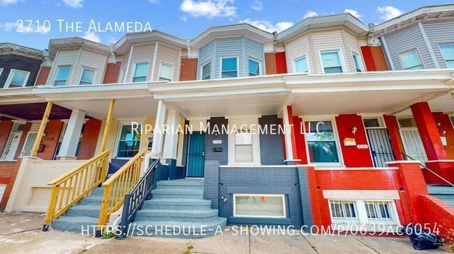 Building Photo - Fully Renovated & Fenced Backyard!