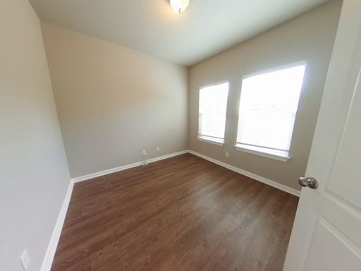 Building Photo - Beautiful Home with Everything in the Windcrest Gardens!