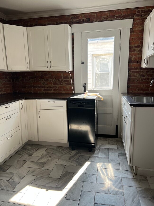 Building Photo - 441 New Dorwart St
