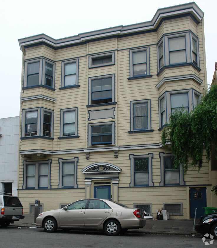 Building Photo - 545-555 Green St