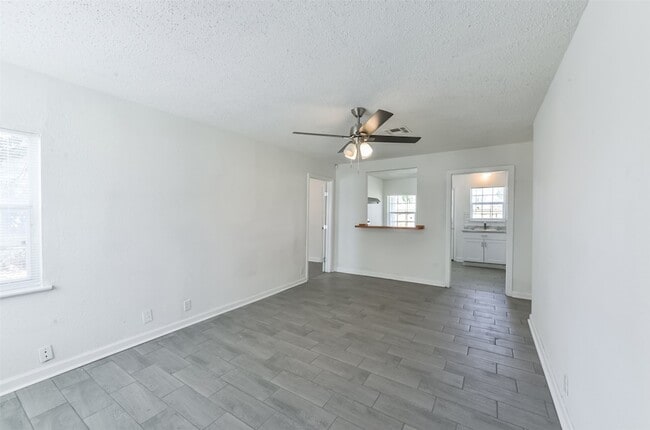 Building Photo - 8229 Carolwood Dr