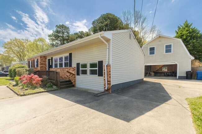 Foto del edificio - 4 Bed 2 Bath Home for Rent in Virginia Beach!
