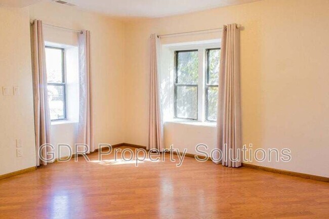 Building Photo - 305 Wilshire Dr SW