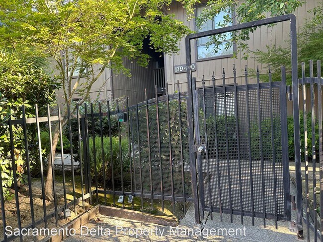 Foto del edificio - 1 br, 1 bath House - 2486 Larkspur Lane, #190