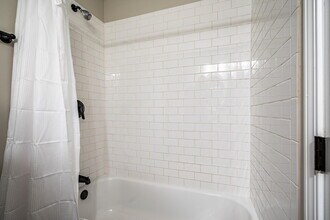 Building Photo - 412 Corvair Dr SE