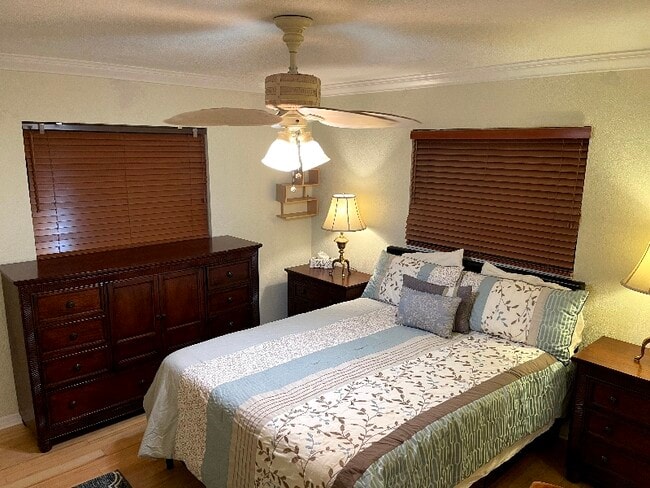 Building Photo - 15000 S River Dr