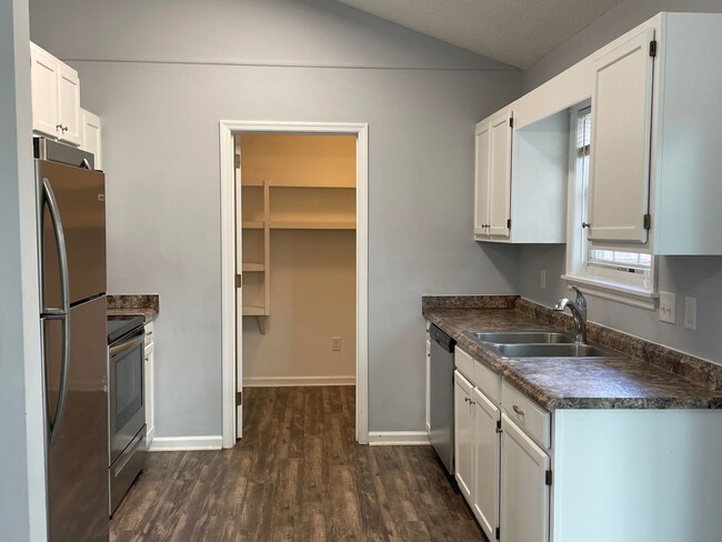 Building Photo - 3 bedroom, 2 bath single story home in Ogden!
