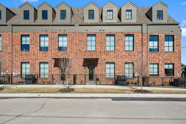 Building Photo - 128 E Oscar Dr