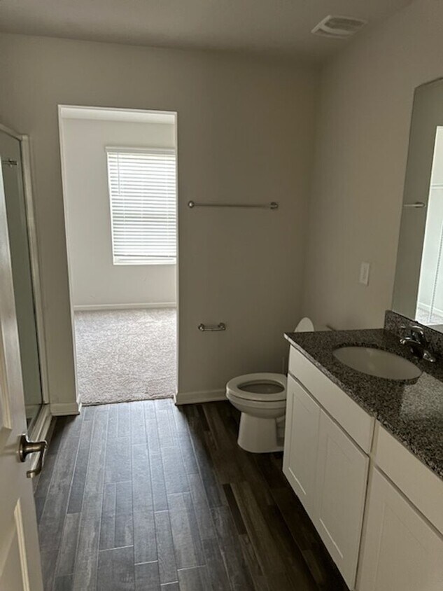 Building Photo - 1051 Manor Dr
