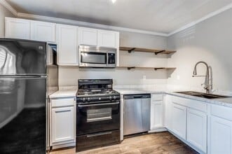 Building Photo - 1505 W Lovers Ln