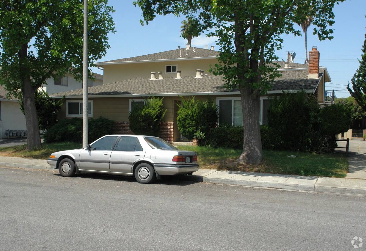 Foto del edificio - 465 Firloch Ave