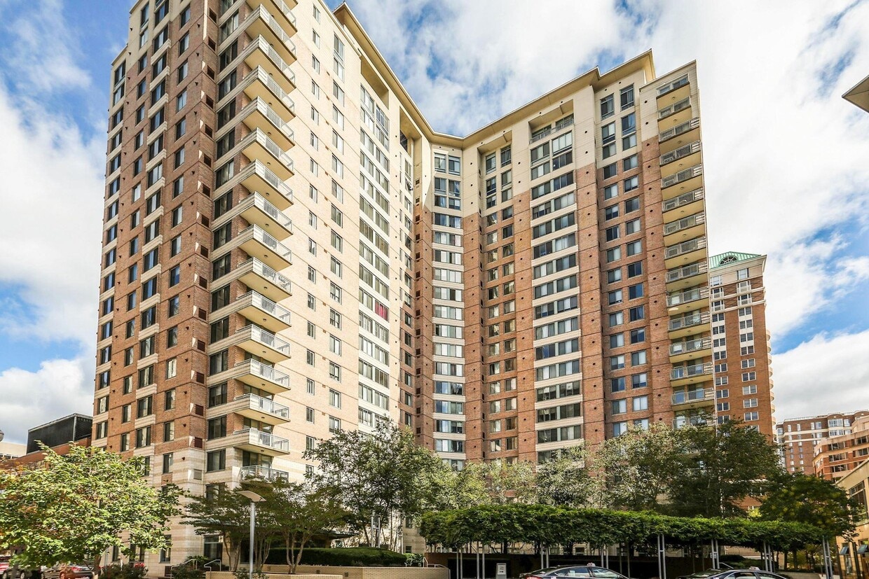 Photo - 851 N Glebe Rd (Arlington, VA)