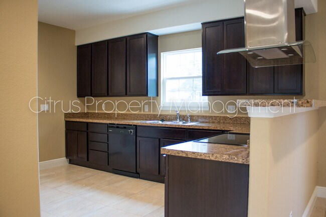 Building Photo - 3/3 Townhome in SODO!