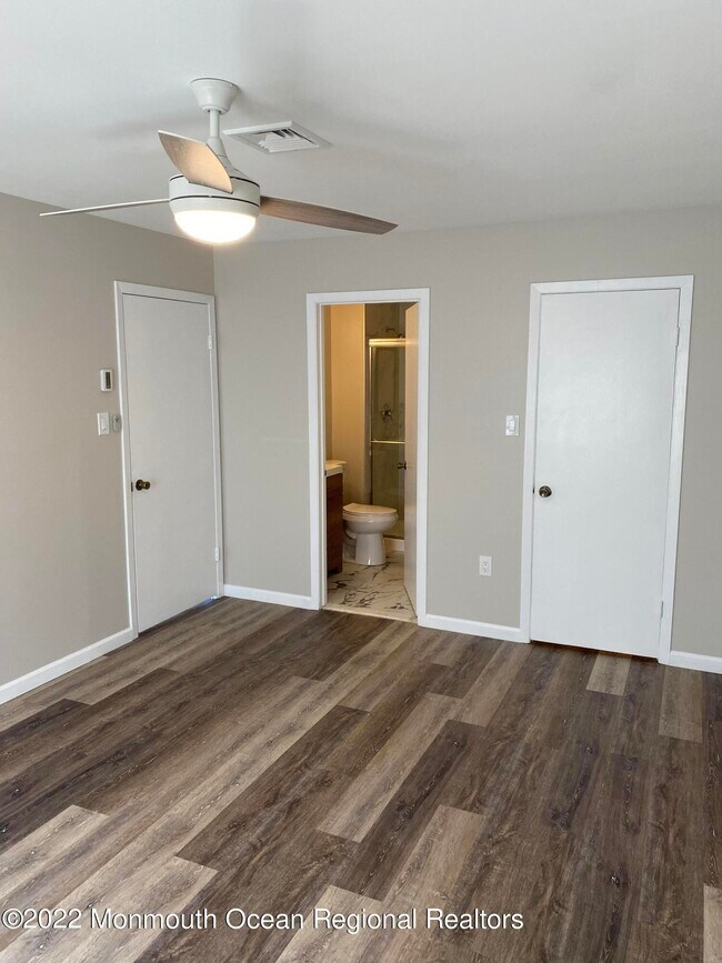 Foto del edificio - 240 Medford Ct