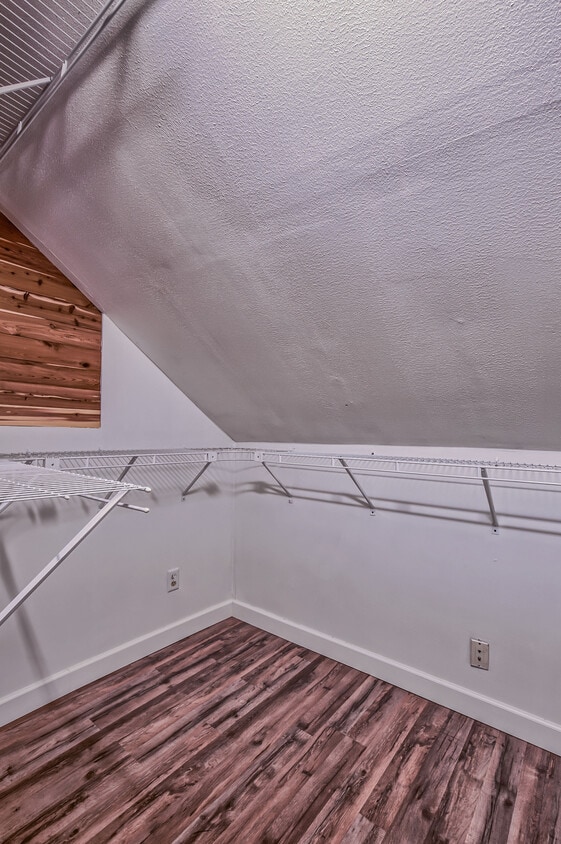 Foto principal - 470 Falstaff Rd