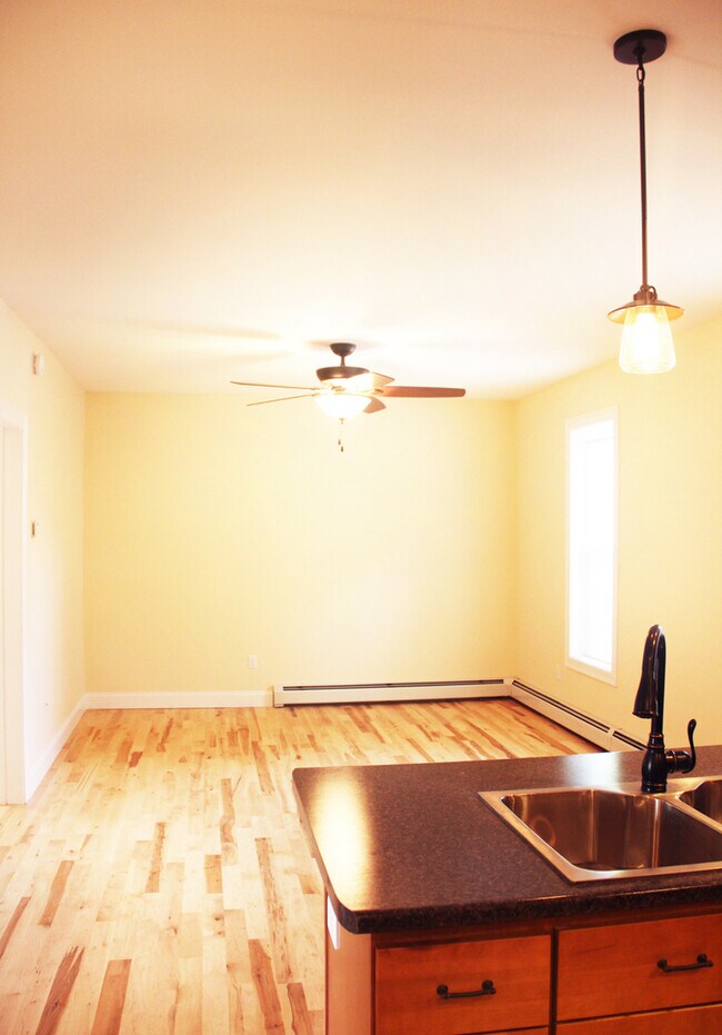 Foto del edificio - 26 Converse Ct