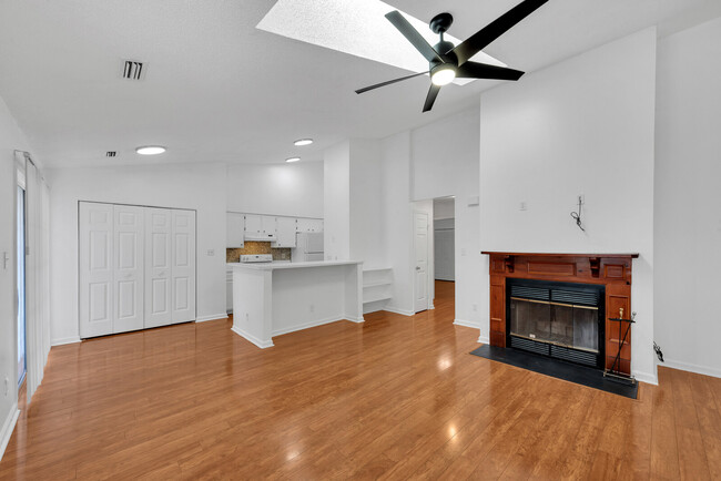 Building Photo - 225 Lantana Ln