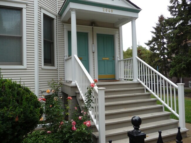 ¡Bienvenido a casa! - 2648 N Greenview Ave