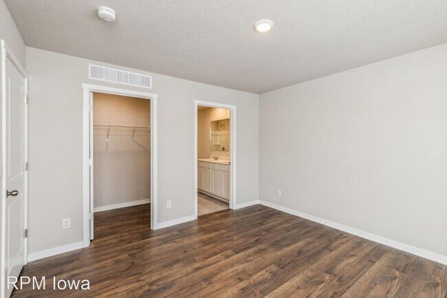 Building Photo - 4 br, 3 bath House - 909 Cove Street SE