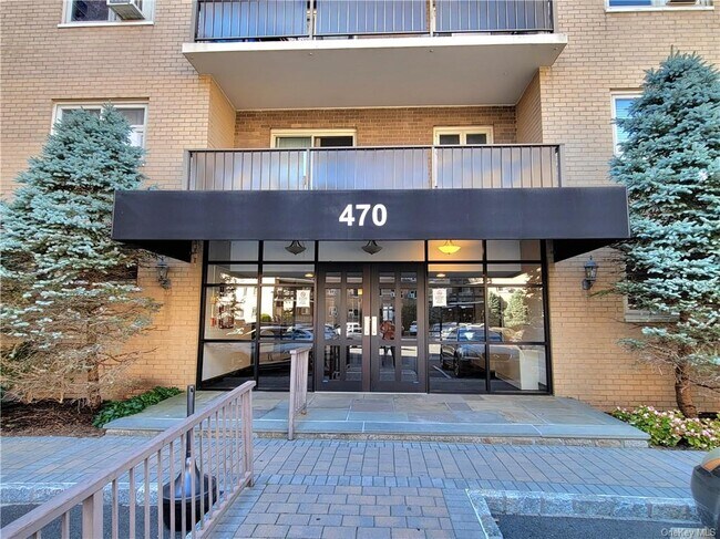 Building Photo - 470 Halstead Ave