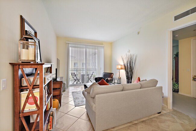 Building Photo - 403 S Sapodilla Ave