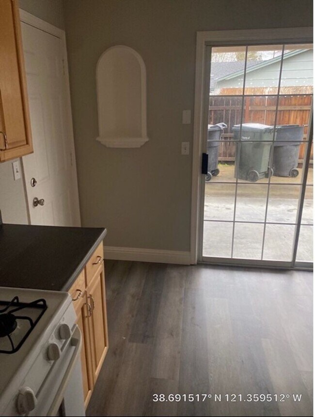 Foto del edificio - 4 Bed/3 Bath w/Loft.  HURRY won't Last Lon...