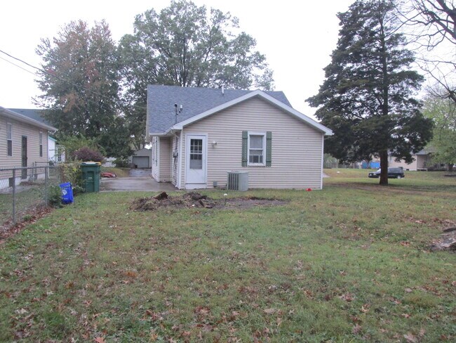 Building Photo - 2704 Buxton Ave