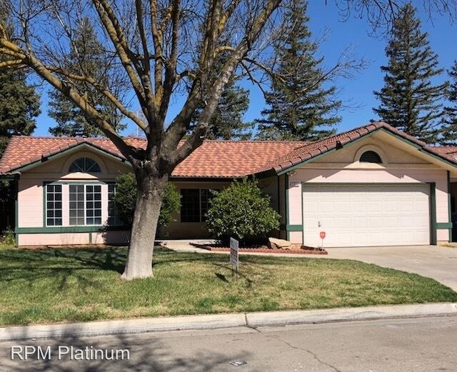 5814 W Locust Ave, Fresno, CA 93722 House for Rent in Fresno, CA