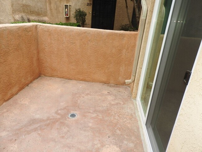 Foto del edificio - 2 BDR Townhome in Ocean Beach with 2 Car G...