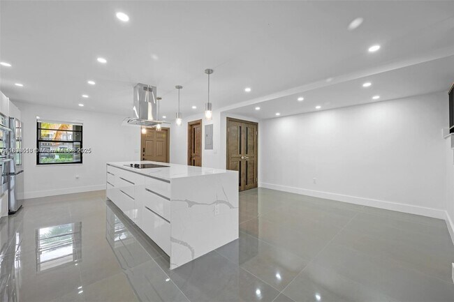 Building Photo - 3807 NE 166th St