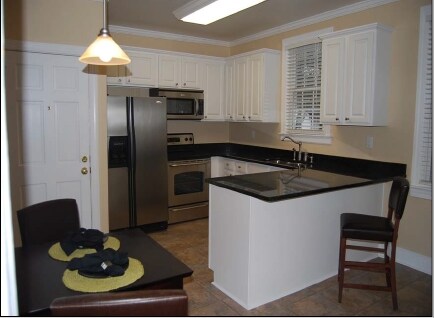  - 600-604 Warley St