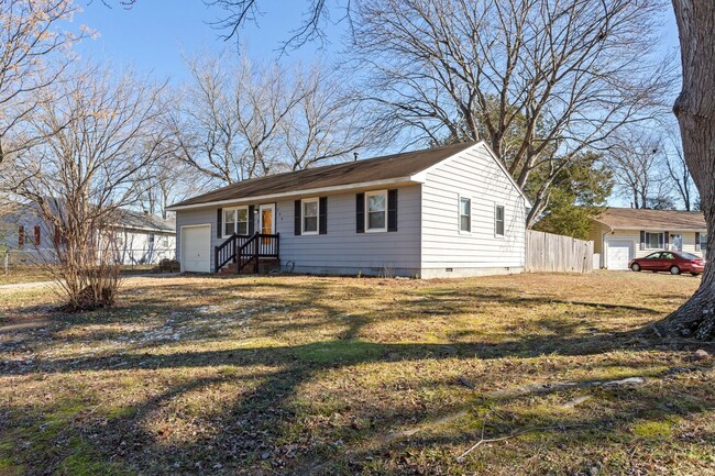 Building Photo - Charming Home in Menchville Meadows