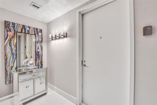 Building Photo - 2602 E Hallandale Beach Blvd